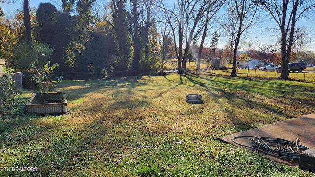 3906 Holston Hills Rd, Knoxville, TN 37914