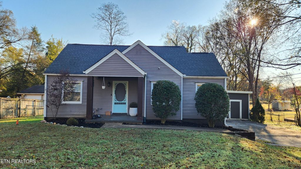 3906 Holston Hills Rd, Knoxville, TN 37914