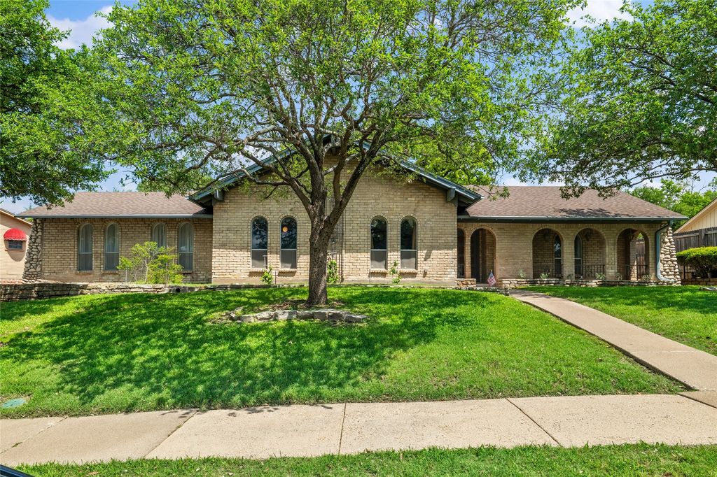 3405 Country Club Road, Pantego, TX 76013
