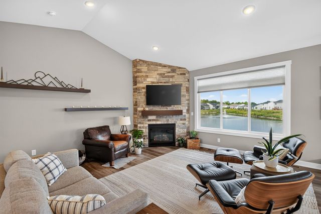 9639 Watermeadow Circle, Johnston, IA 50131