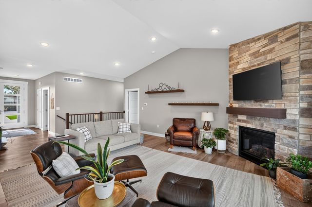 9639 Watermeadow Circle, Johnston, IA 50131