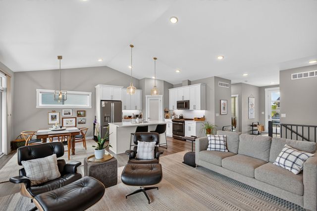 9639 Watermeadow Circle, Johnston, IA 50131