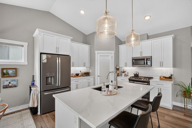 9639 Watermeadow Circle, Johnston, IA 50131