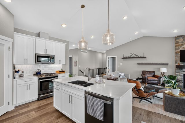 9639 Watermeadow Circle, Johnston, IA 50131