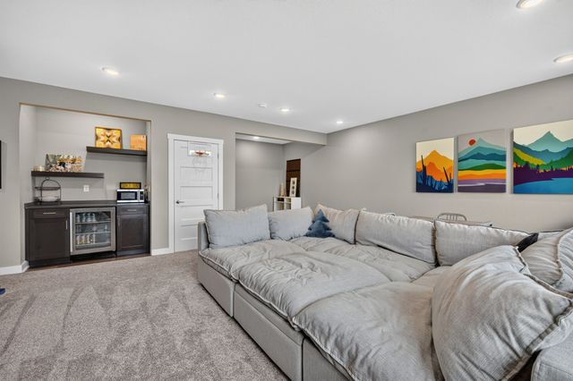 9639 Watermeadow Circle, Johnston, IA 50131