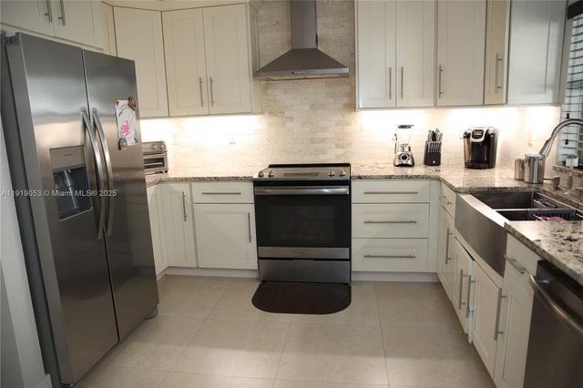 9828 NW 2nd St, Plantation, FL 33324