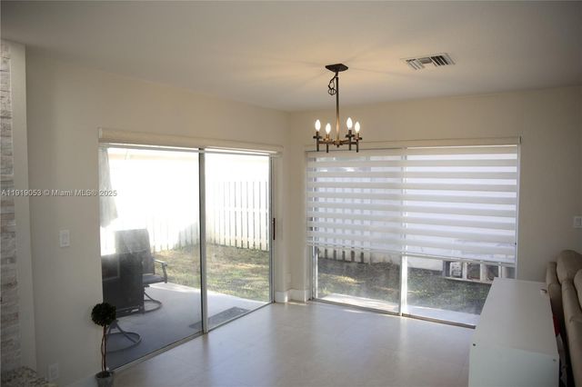 9828 NW 2nd St, Plantation, FL 33324