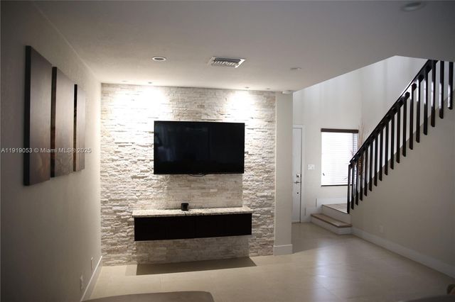 9828 NW 2nd St, Plantation, FL 33324