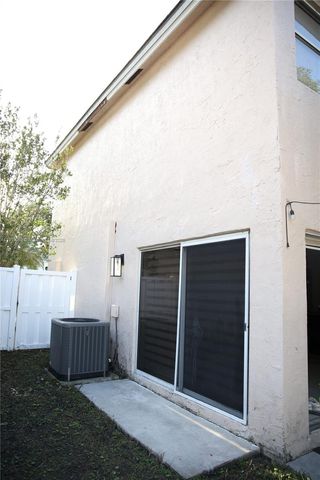 9828 NW 2nd St, Plantation, FL 33324