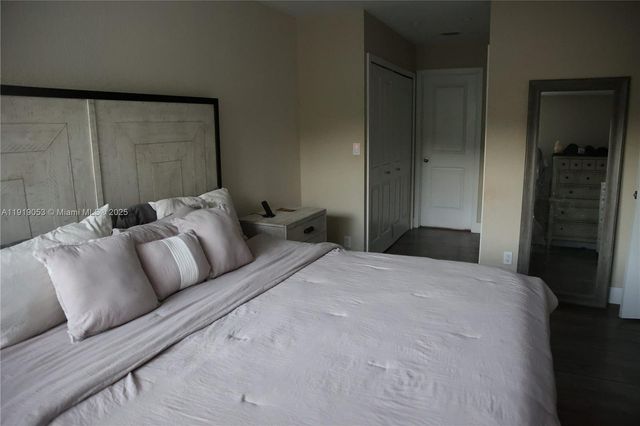 9828 NW 2nd St, Plantation, FL 33324