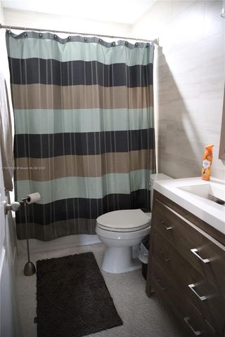 9828 NW 2nd St, Plantation, FL 33324