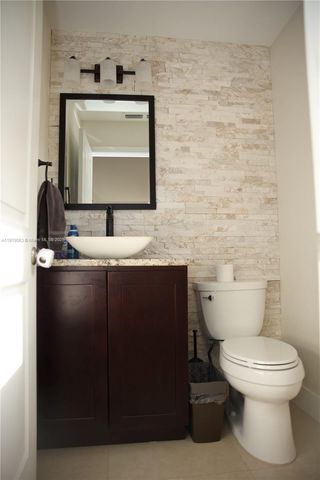 9828 NW 2nd St, Plantation, FL 33324