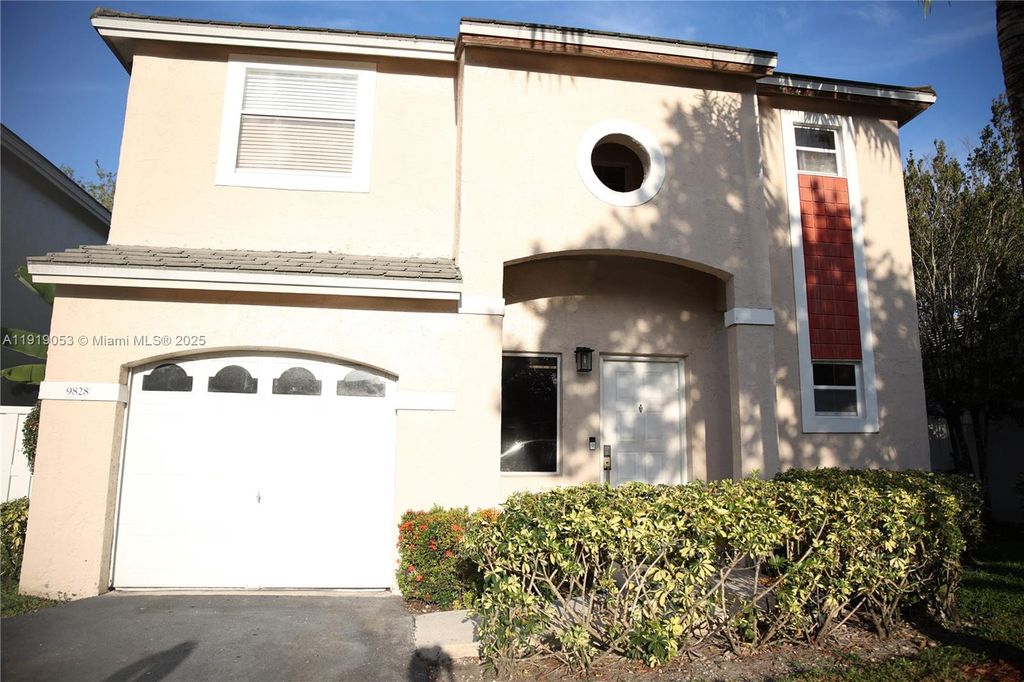 9828 NW 2nd St, Plantation, FL 33324