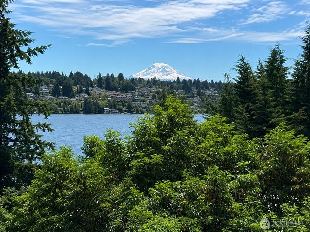 7432 E Mercer Wy, Mercer Island, WA 98040