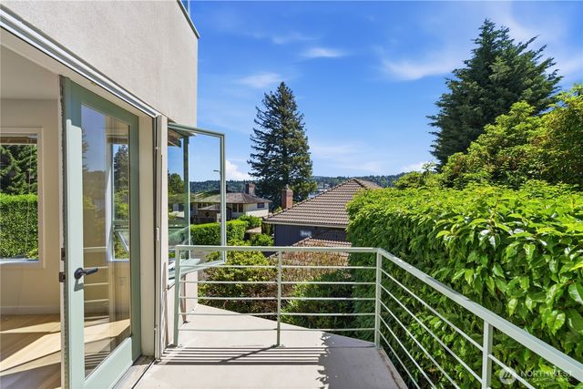 7432 E Mercer Wy, Mercer Island, WA 98040