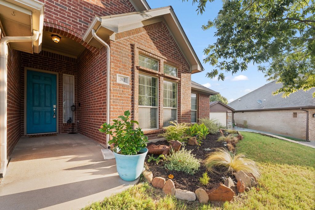 312 Nutmeg, Burleson, TX 76028 — photo 3