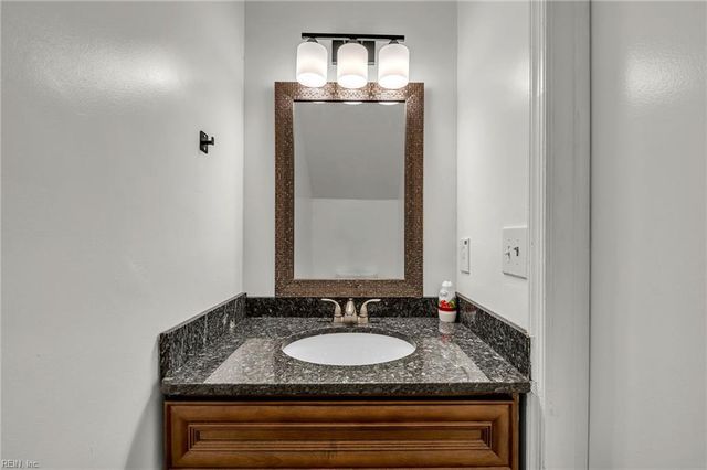 370 Pear Ridge CIR, Newport News, VA 23602