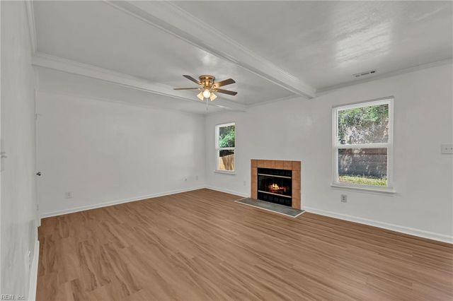 370 Pear Ridge CIR, Newport News, VA 23602