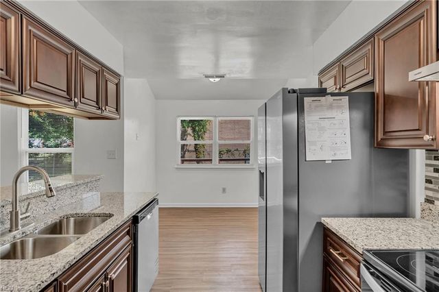 370 Pear Ridge CIR, Newport News, VA 23602