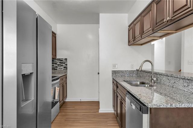 370 Pear Ridge CIR, Newport News, VA 23602