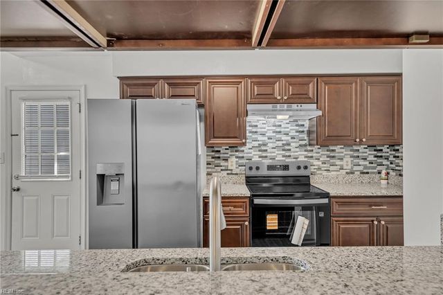 370 Pear Ridge CIR, Newport News, VA 23602