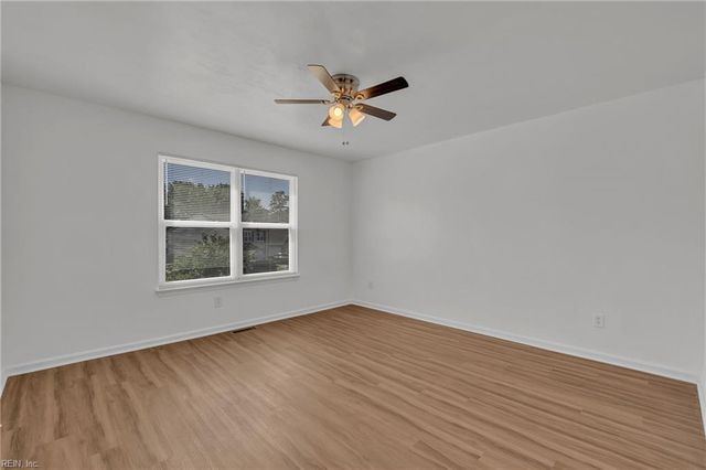 370 Pear Ridge CIR, Newport News, VA 23602