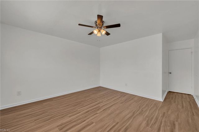 370 Pear Ridge CIR, Newport News, VA 23602