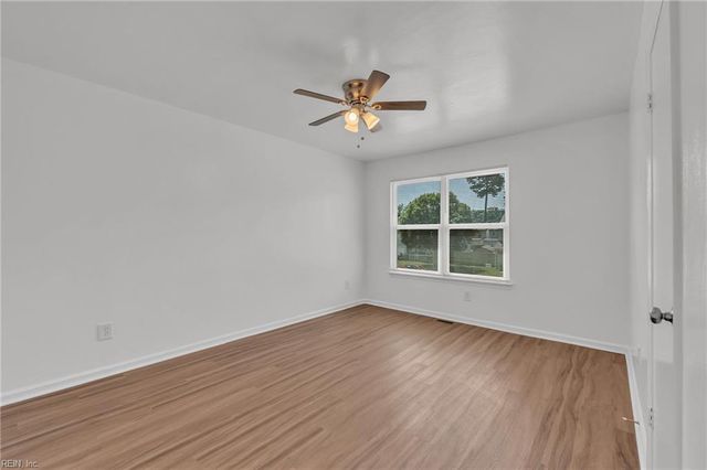 370 Pear Ridge CIR, Newport News, VA 23602
