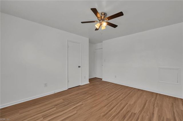 370 Pear Ridge CIR, Newport News, VA 23602