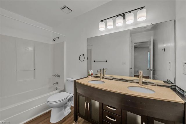 370 Pear Ridge CIR, Newport News, VA 23602