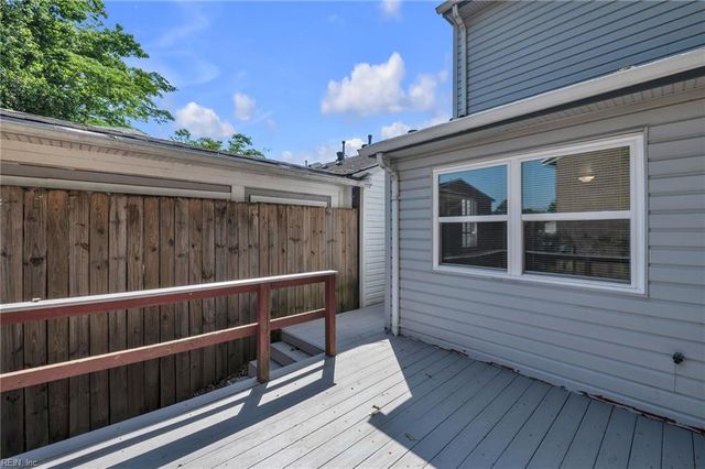 370 Pear Ridge CIR, Newport News, VA 23602