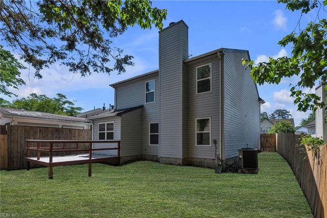 370 Pear Ridge CIR, Newport News, VA 23602