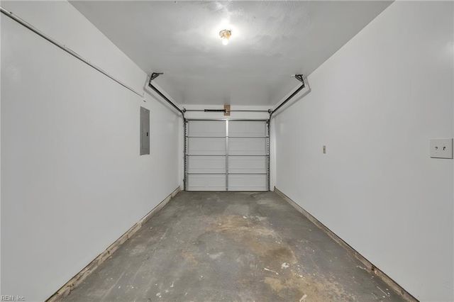 370 Pear Ridge CIR, Newport News, VA 23602