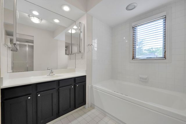 1627 Coppertree Road, Columbus, OH 43232