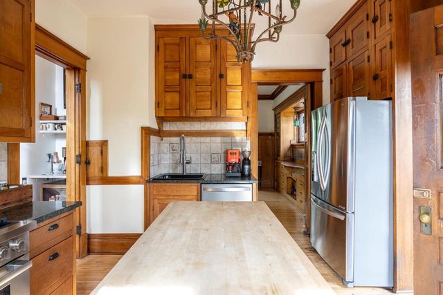 823 WASHINGTON AVENUE, Oshkosh, WI 54901