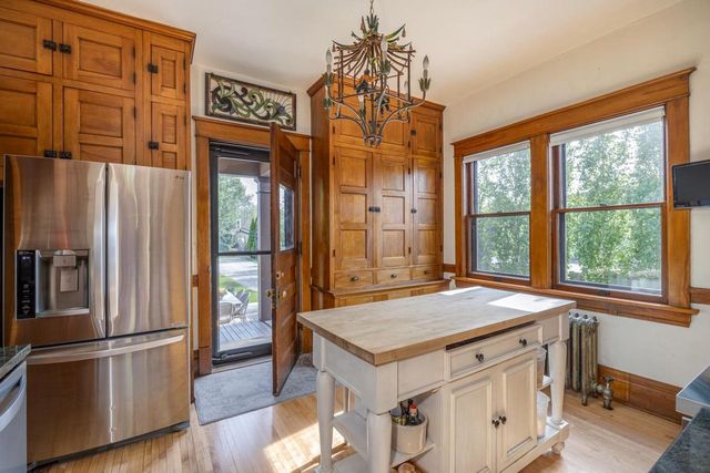 823 WASHINGTON AVENUE, Oshkosh, WI 54901