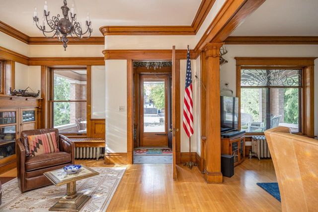 823 WASHINGTON AVENUE, Oshkosh, WI 54901