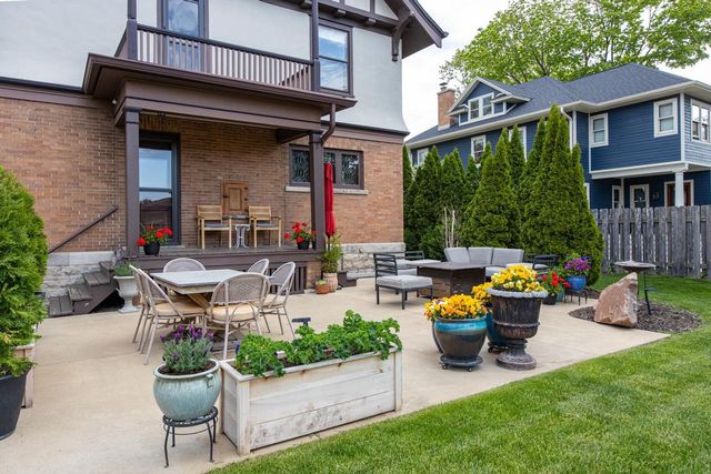 823 WASHINGTON AVENUE, Oshkosh, WI 54901