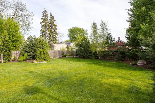 823 WASHINGTON AVENUE, Oshkosh, WI 54901