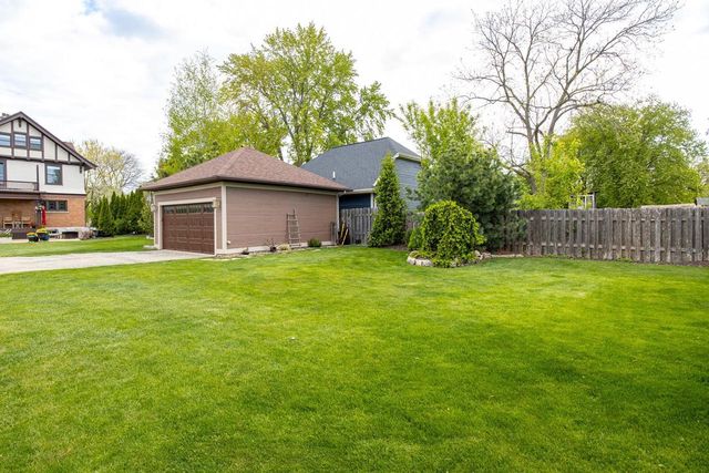 823 WASHINGTON AVENUE, Oshkosh, WI 54901