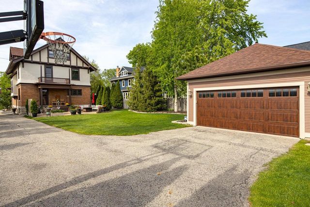 823 WASHINGTON AVENUE, Oshkosh, WI 54901