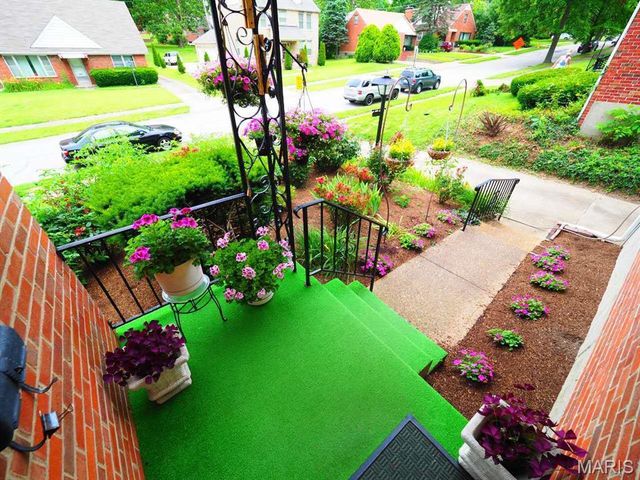 2932 Delavan Drive, St Louis, MO 63121