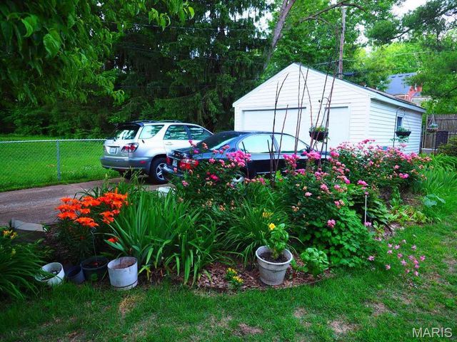 2932 Delavan Drive, St Louis, MO 63121