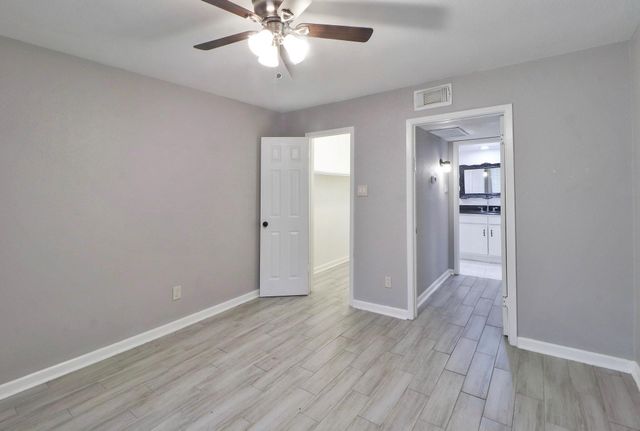 5929 Queensloch Drive 235, Houston, TX 77096