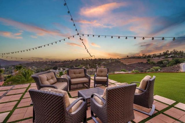 15844 Broad Oaks Road, El Cajon, CA 92021