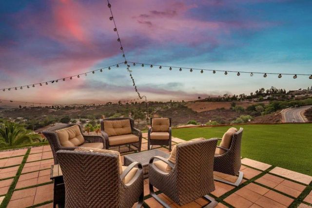 15844 Broad Oaks Road, El Cajon, CA 92021