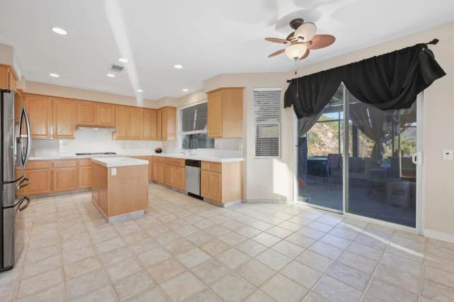 15844 Broad Oaks Road, El Cajon, CA 92021