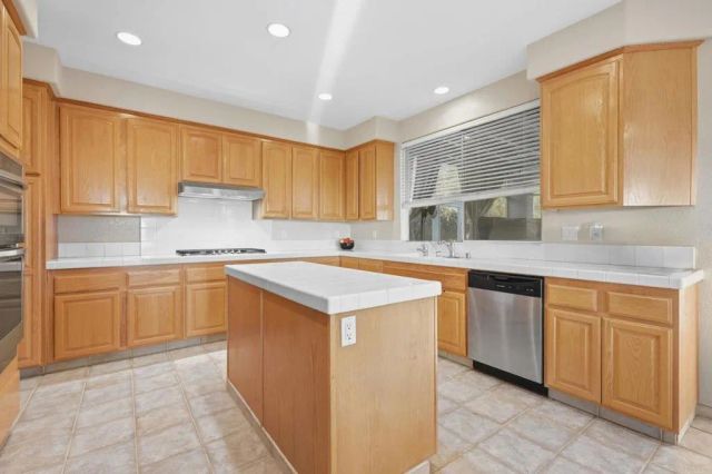 15844 Broad Oaks Road, El Cajon, CA 92021