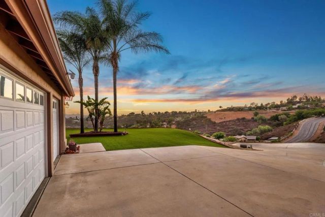 15844 Broad Oaks Road, El Cajon, CA 92021