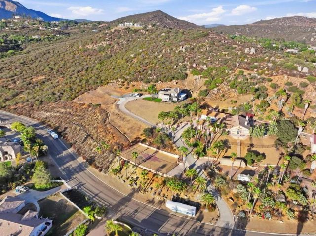 15844 Broad Oaks Road, El Cajon, CA 92021